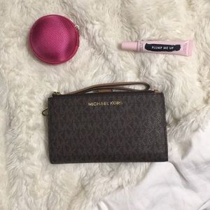 BNWOT Michael Kors Travel Wristlet